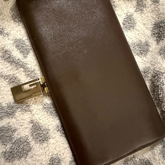 GUCCI Vintage Tom Ford Era Elegant Brown Leather Wallet with Gold Clasp - Picture 8 of 13